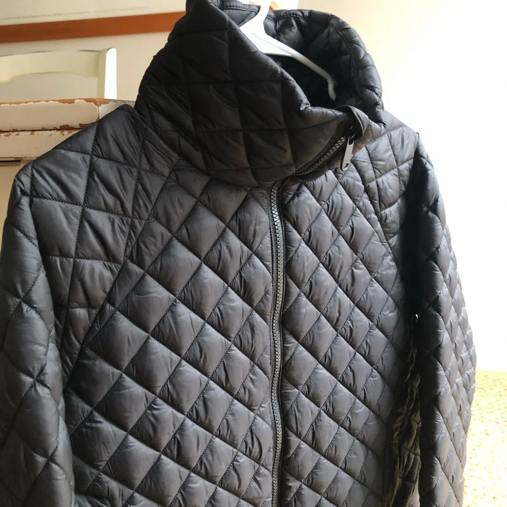 New: Athleta Whisper Featherless Jacket. Black. Size Small